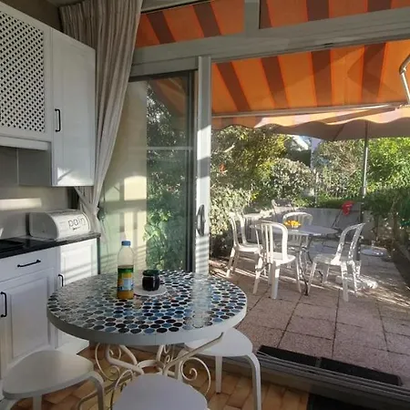With Terrace Near The Sea Апартаменты *
