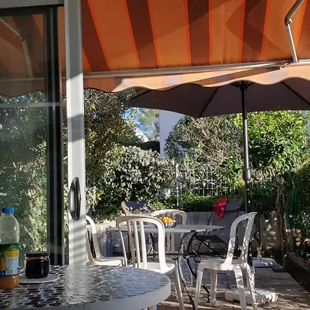 With Terrace Near The Sea شقة