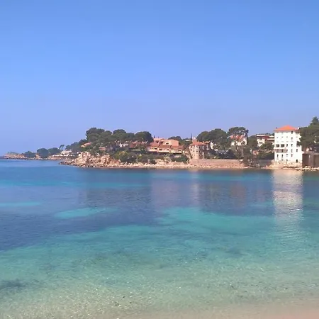 With Terrace Near The Sea شقة