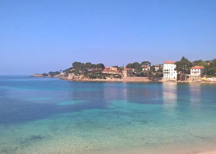 With Terrace Near The Sea شقة